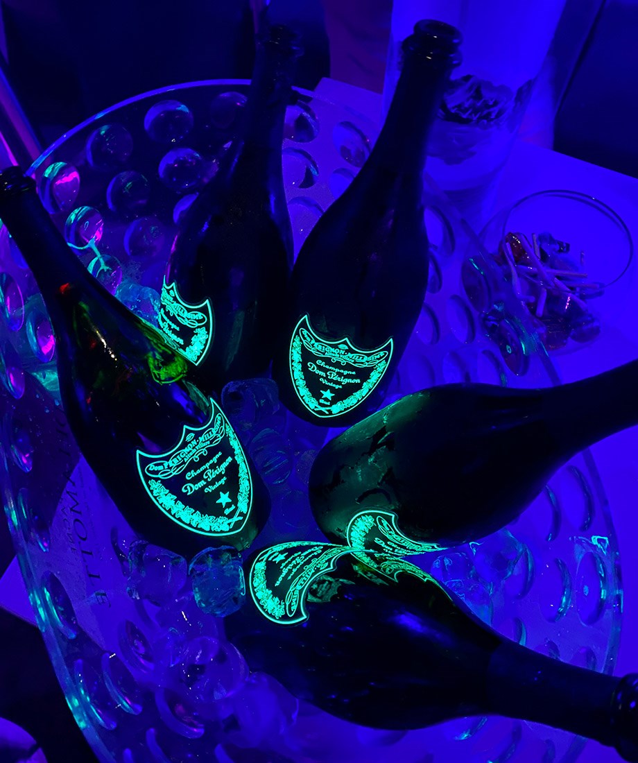 Note: This is a regular Dom Pérignon Luminous. Simply to illustrate what the light looks like in a Luminous edition. In the rosé edition, the light is pink.  